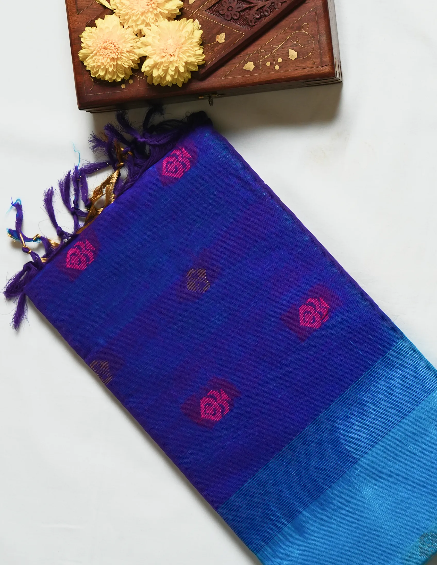 Festive Blue & Pink Dual Tone Saree - Image 4