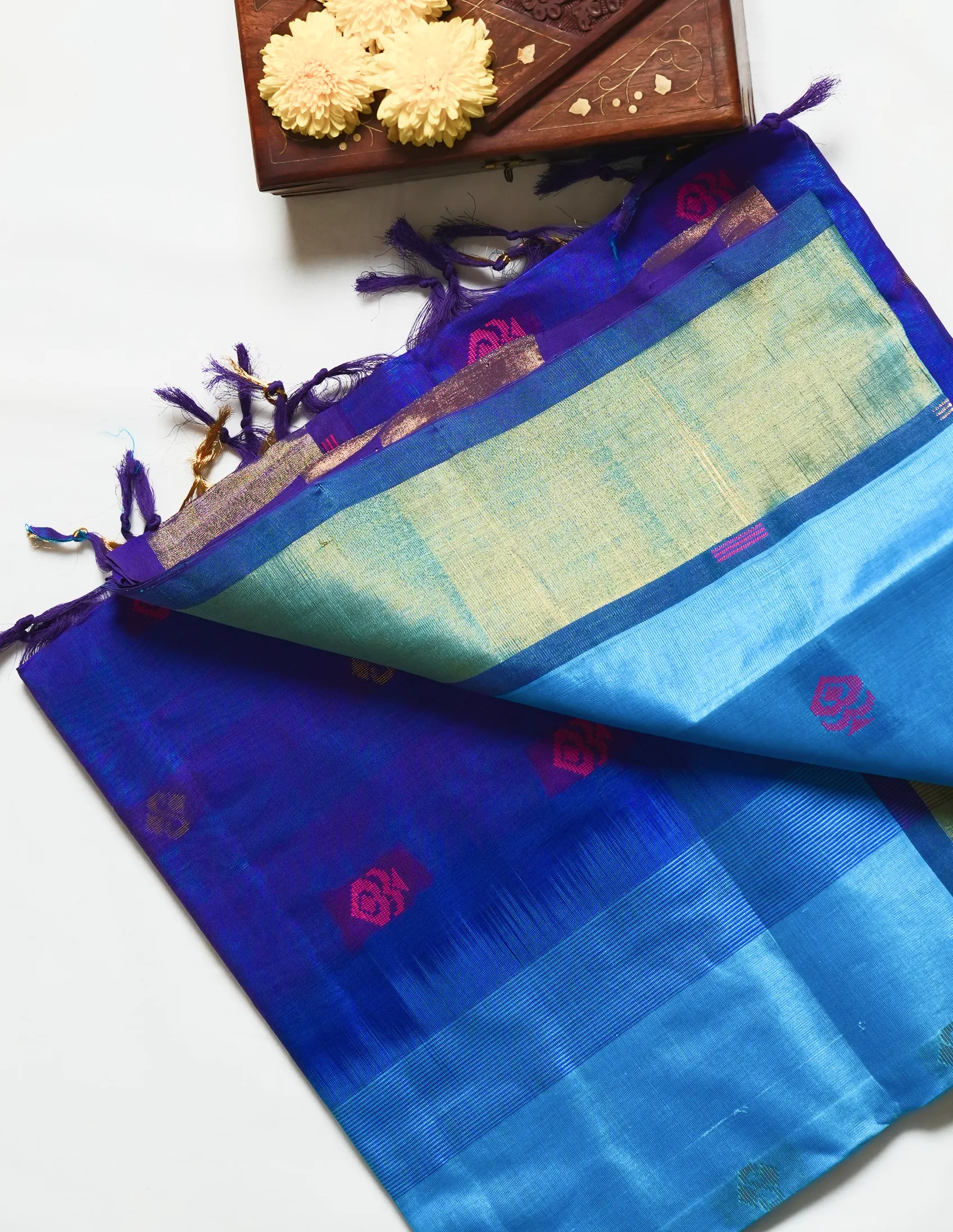 Festive Blue & Pink Dual Tone Saree - Image 3