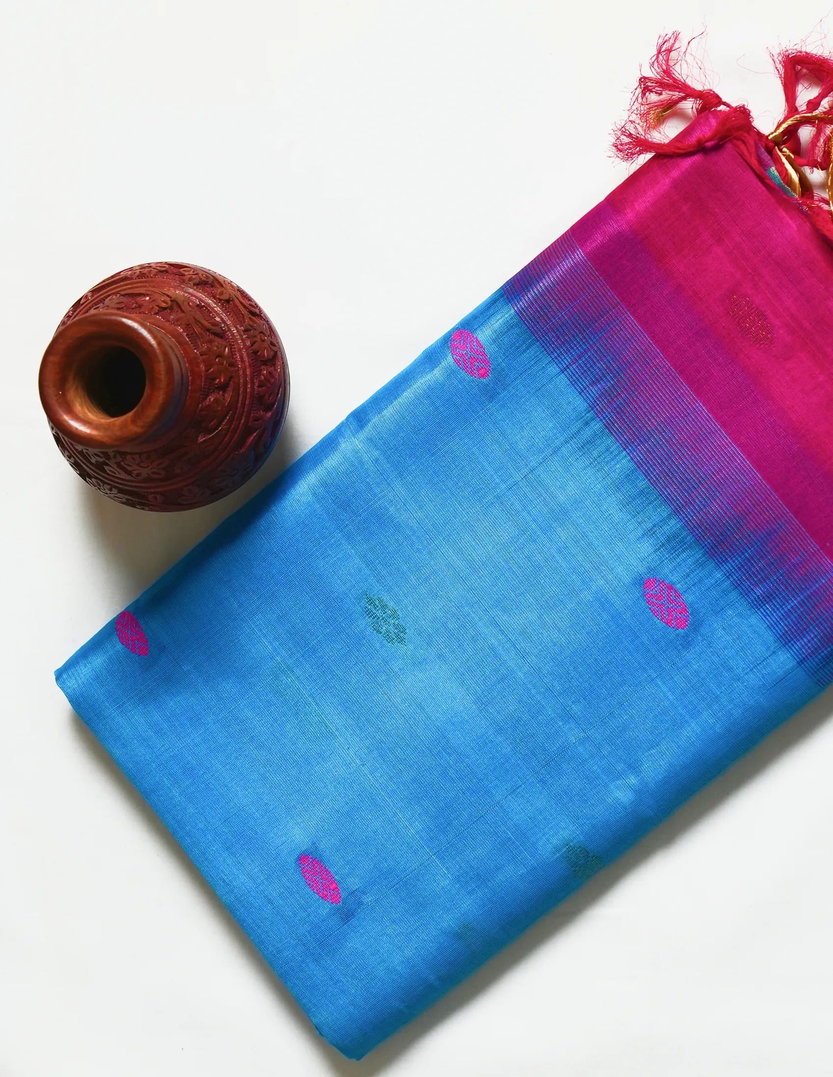 Vibrant Blue Textured Dual Tone Saree - Image 3