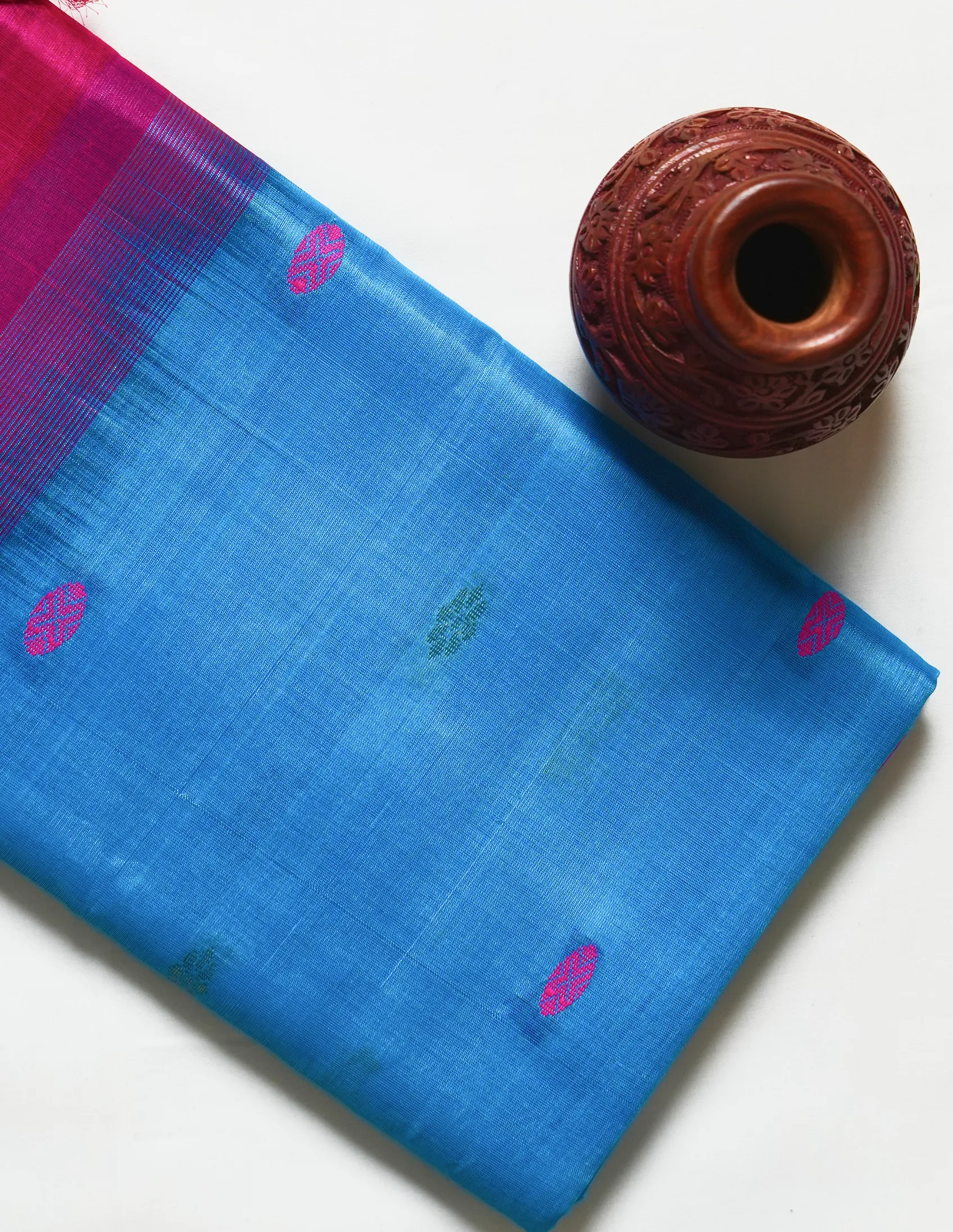 Vibrant Blue Textured Dual Tone Saree - Image 2
